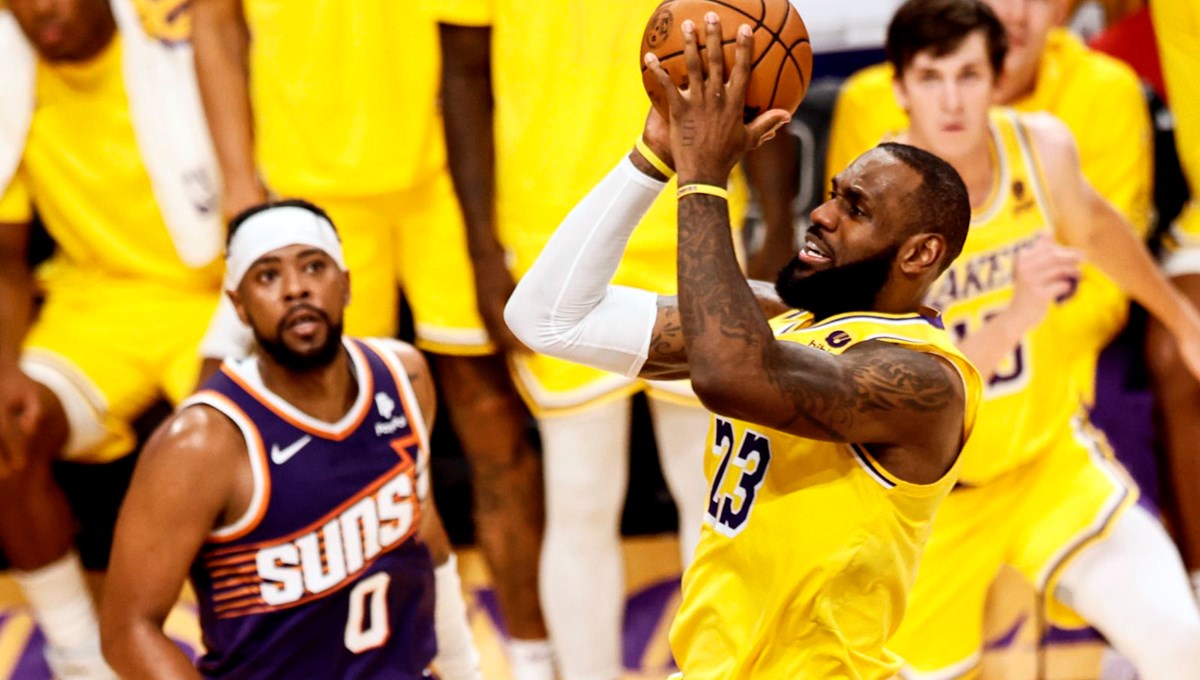 Lakers NBA'de Suns’ı yenerek ilk galibiyetini aldı Lakers NBA'de Suns’ı yenerek ilk galibiyetini aldı