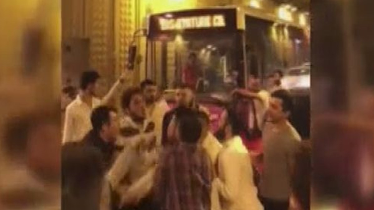 asker ugurlama toreninde yolu kapatip