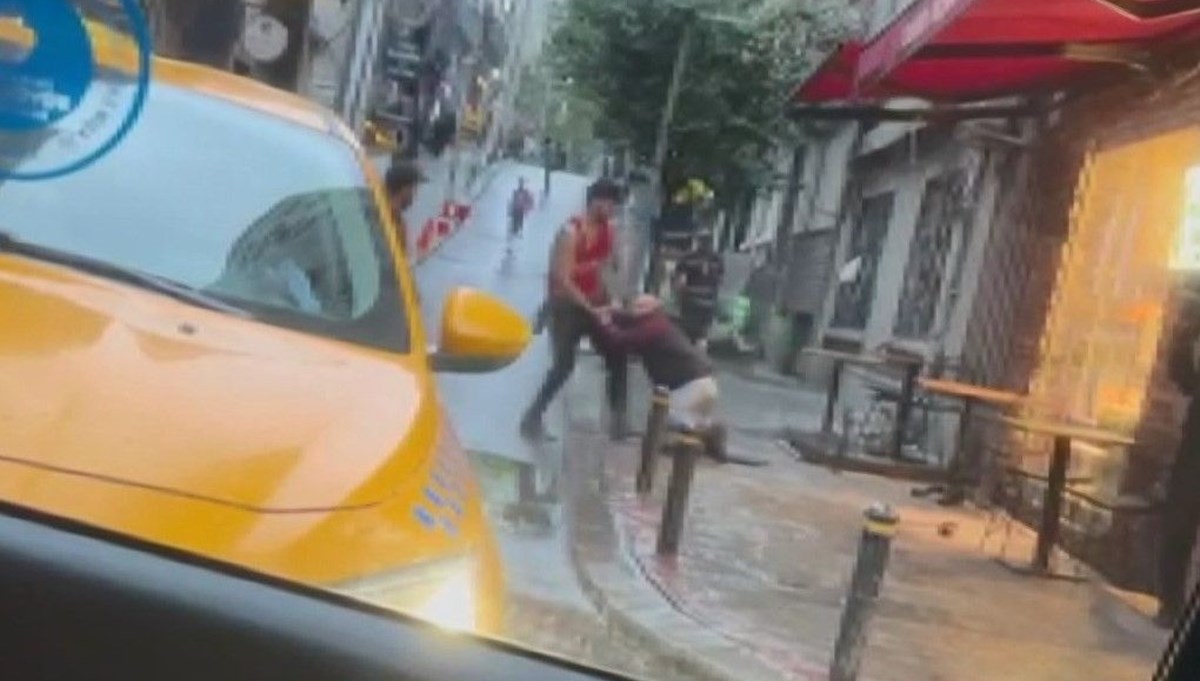 Amerikalı turist otel çalışanını sokak ortasında dövdü