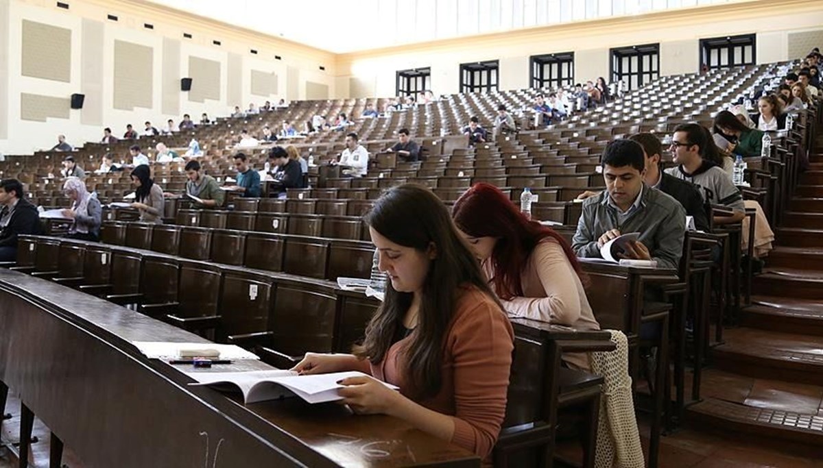 Üniversiteler ne zaman, nisanda açılacak mı? YÖK Başkanı Özvar'dan açıklama