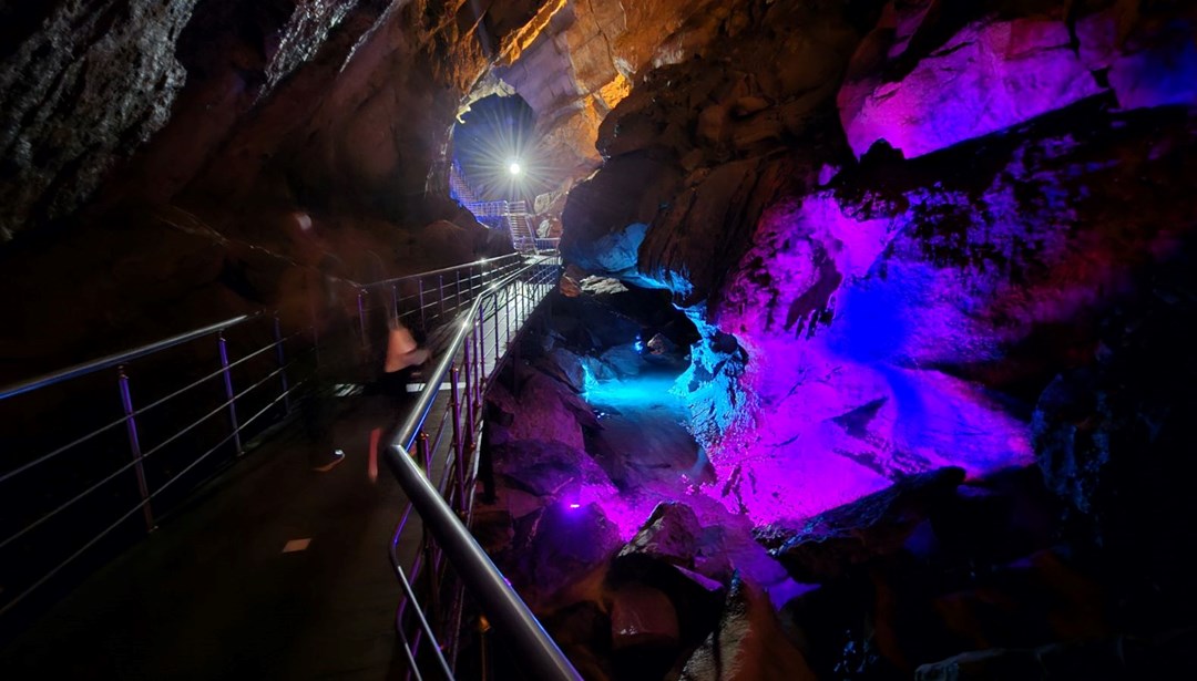 Türkiye'nin en uzun onuncu mağarası: Sıcaktan bunalan akın ediyor