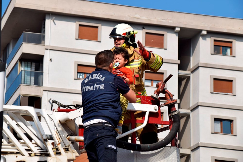 7 katlı binada yangın: Can pazarı yaşandı 75