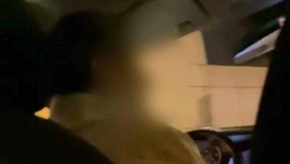 Pişkin taksi sürücüsü kamerada: Yolcuları yarı yolda indirdi Pişkin taksi sürücüsü kamerada: Yolcuları yarı yolda indirdi