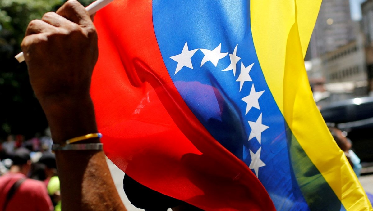 Venezuela, Kolombiya ile uçuşları durdurdu