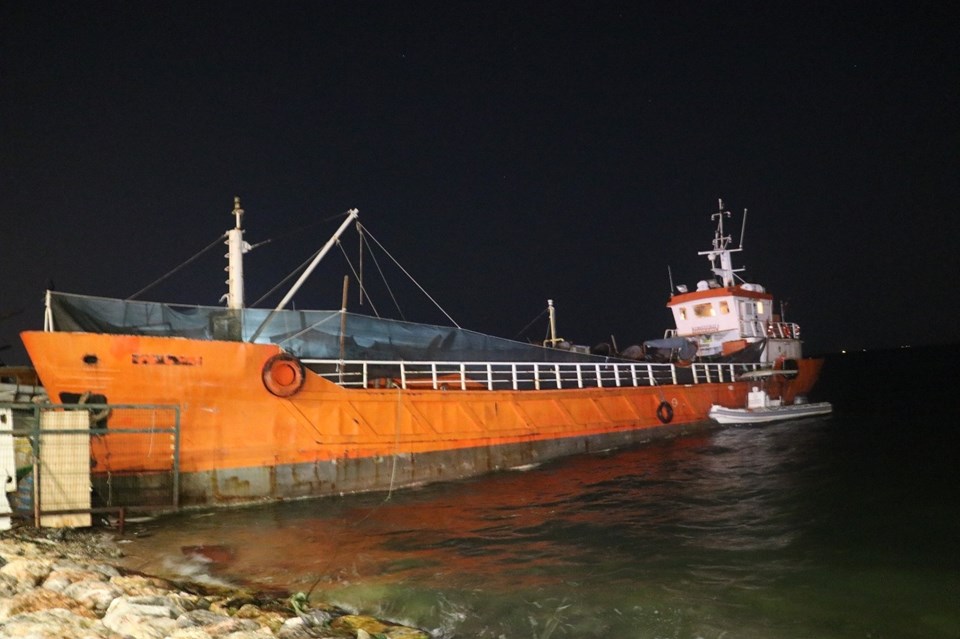 İzmir'de gemiden 268 sığınmacı çıktı - 1