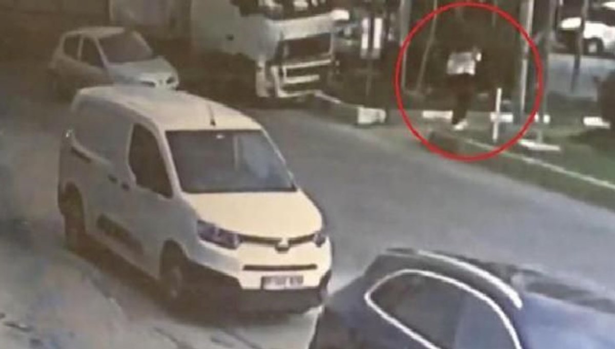 Mersin'de yaya geçidindeki öğrenci, TIR'dan son anda kurtuldu