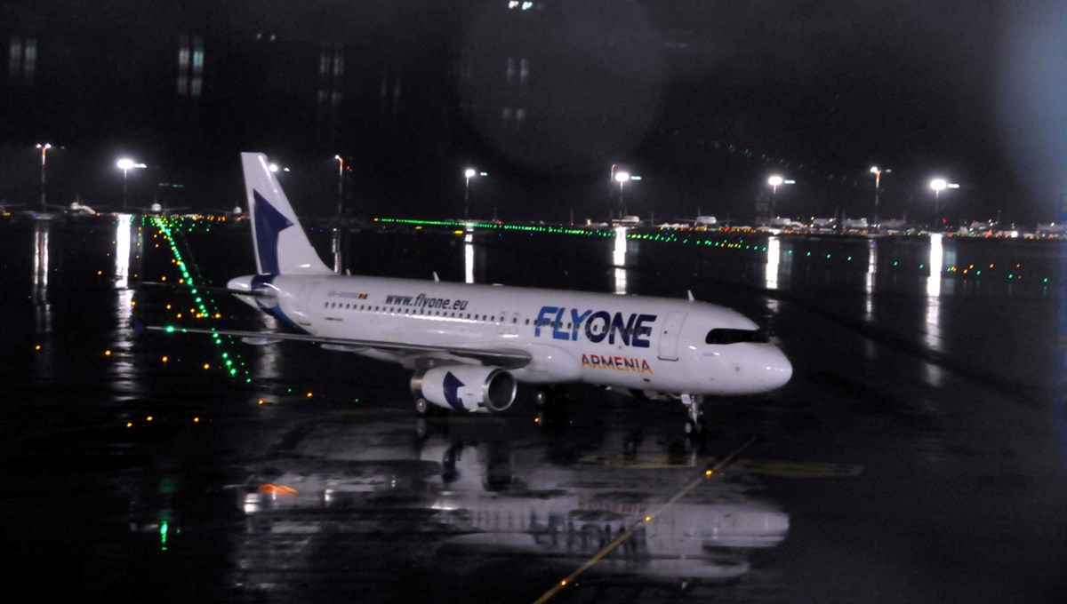 Ermenistan'dan kalkan FlyOne'ın uçağı İstanbul'a indi Ermenistan'dan kalkan FlyOne'ın uçağı İstanbul'a indi