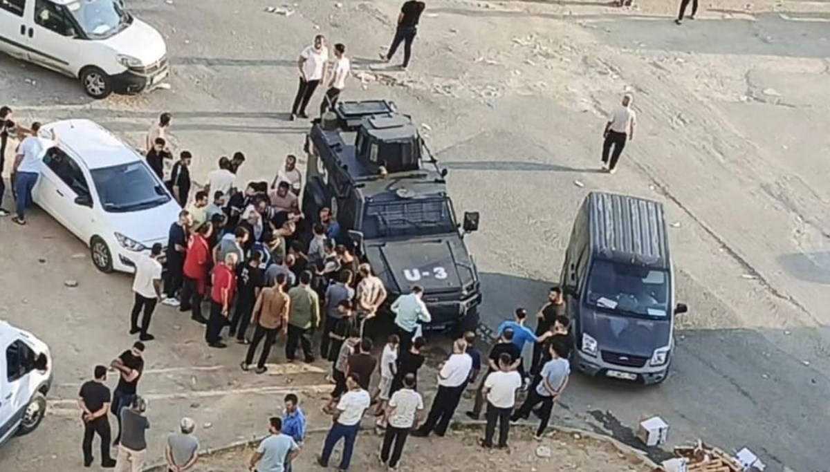 Durakta silahlı saldırıya uğrayan kişi öldü