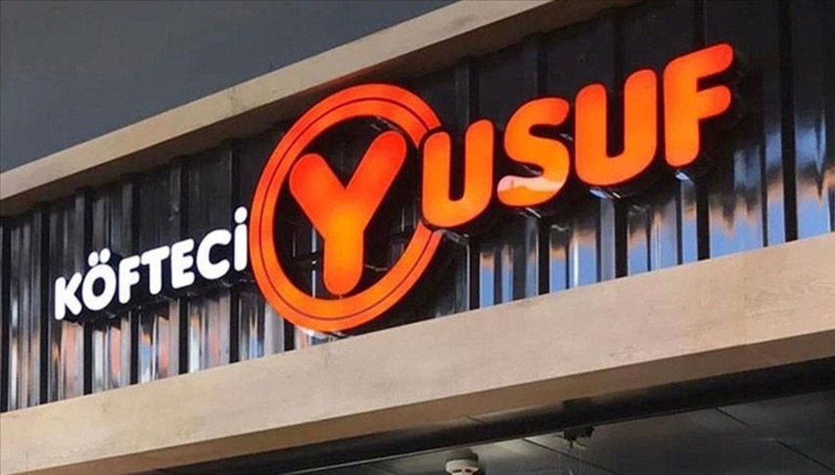 Köfteci Yusuf'un sahibi Yusuf Akkaş kimdir, kaç yaşında ve nereli? Domuz eti tartışmasıyla gündemde Köfteci Yusuf'un sahibi Yusuf Akkaş kimdir, kaç yaşında ve nereli? Domuz eti tartışmasıyla gündemde