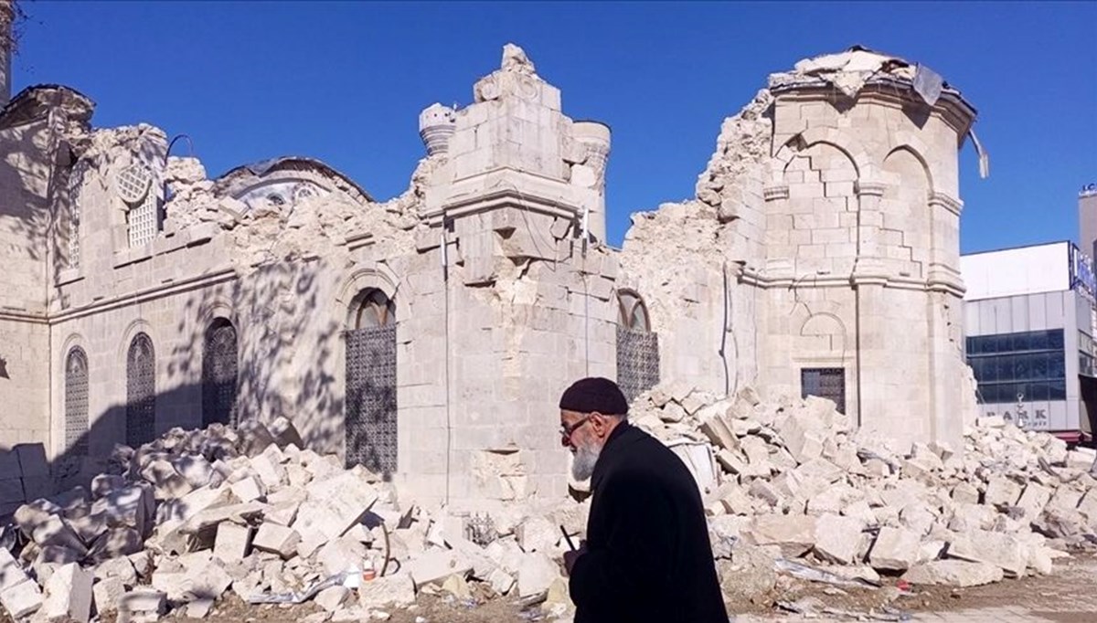 Depremde hasar gören taşınmaz kültür varlıklarına yapılan bağışlara vergi matrahı düzenlemesi Depremde hasar gören taşınmaz kültür varlıklarına yapılan bağışlara vergi matrahı düzenlemesi
