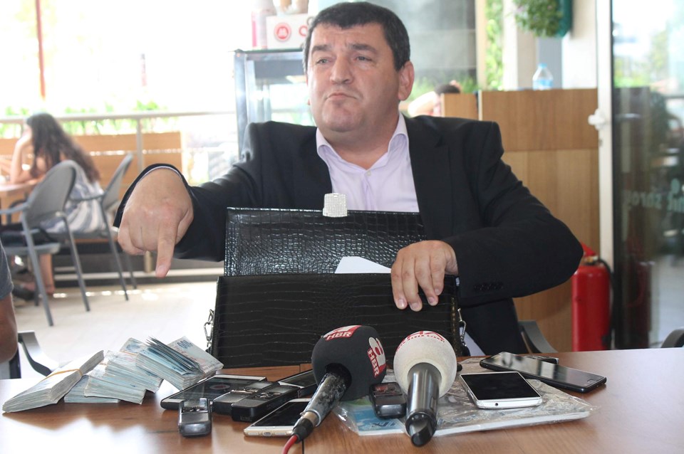 Kırkpınar Ağası Ahmet Çetin, para dolu çantayla basın toplantısı yaptı - 2