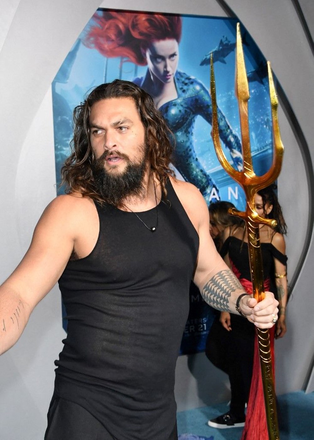 Jason Momoa meşhur saçlarını mesaj vermek için kazıttı - 1