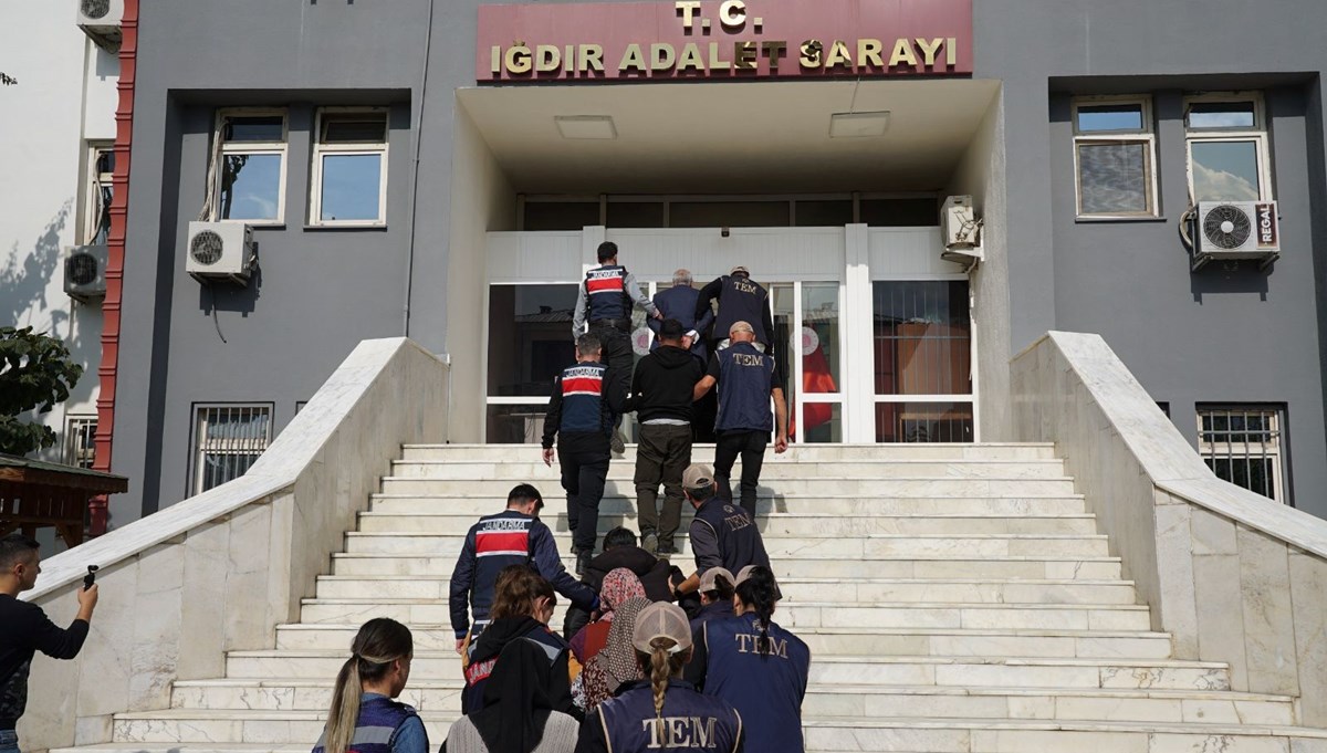 Iğdır'da 13 polisin şehit edildiği saldırıyla ilgili 3 tutuklama Iğdır'da 13 polisin şehit edildiği saldırıyla ilgili 3 tutuklama