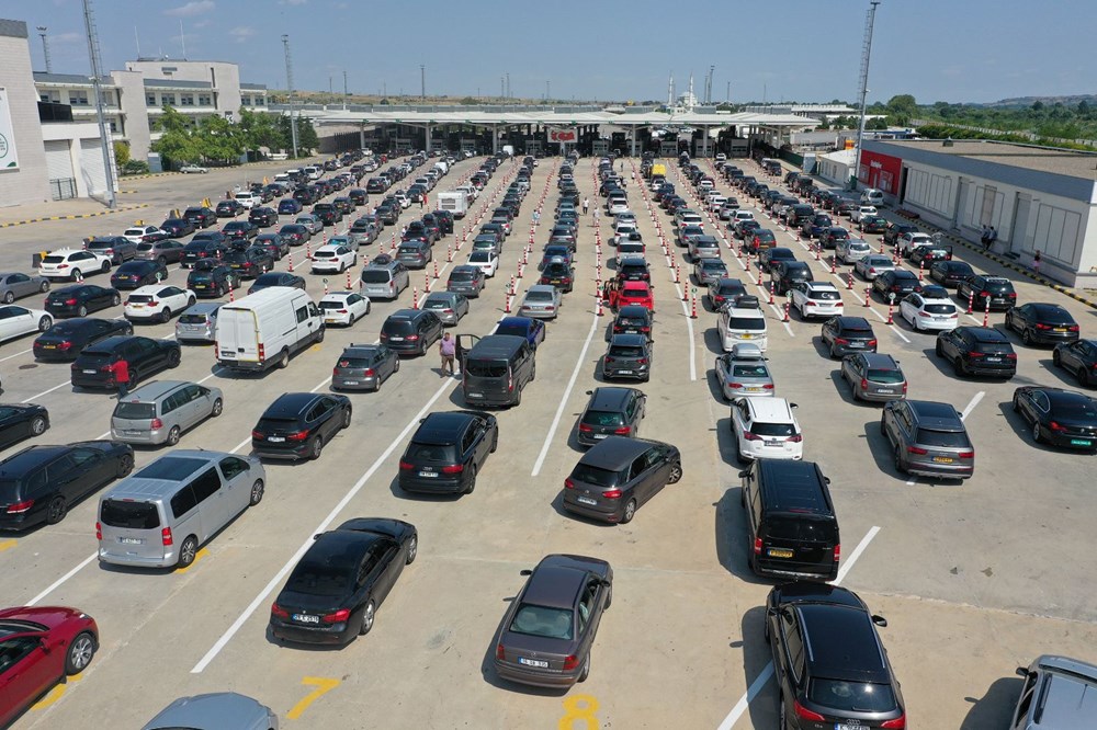 Gurbetçi akını devam ediyor: 295 bin 979 araç giriş yaptı - 11