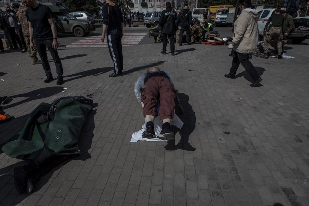 Rusya Ukrayna'da Kramatorsk tren garını vurdu: Olay yerinden fotoğraflar - 16