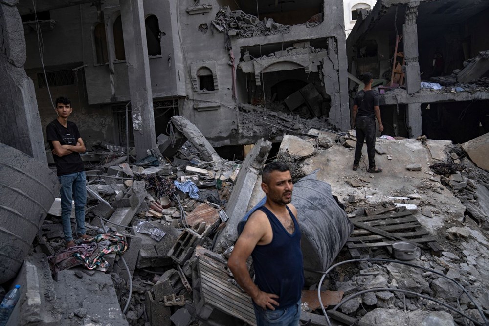İsrail, Gazze'de hastaneyi hedef aldı: En az 500 kişi hayatını kaybetti - 13