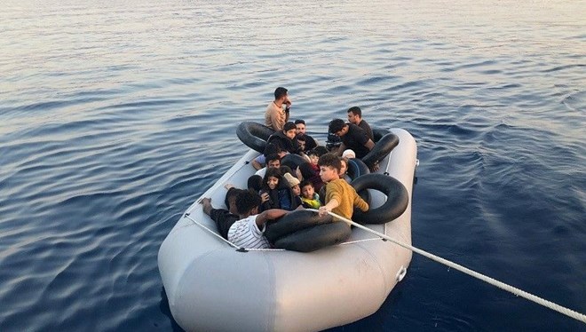 �zmir a��klar�nda g��men hareketli�i: 104 g��men karaya ��kart�ld�