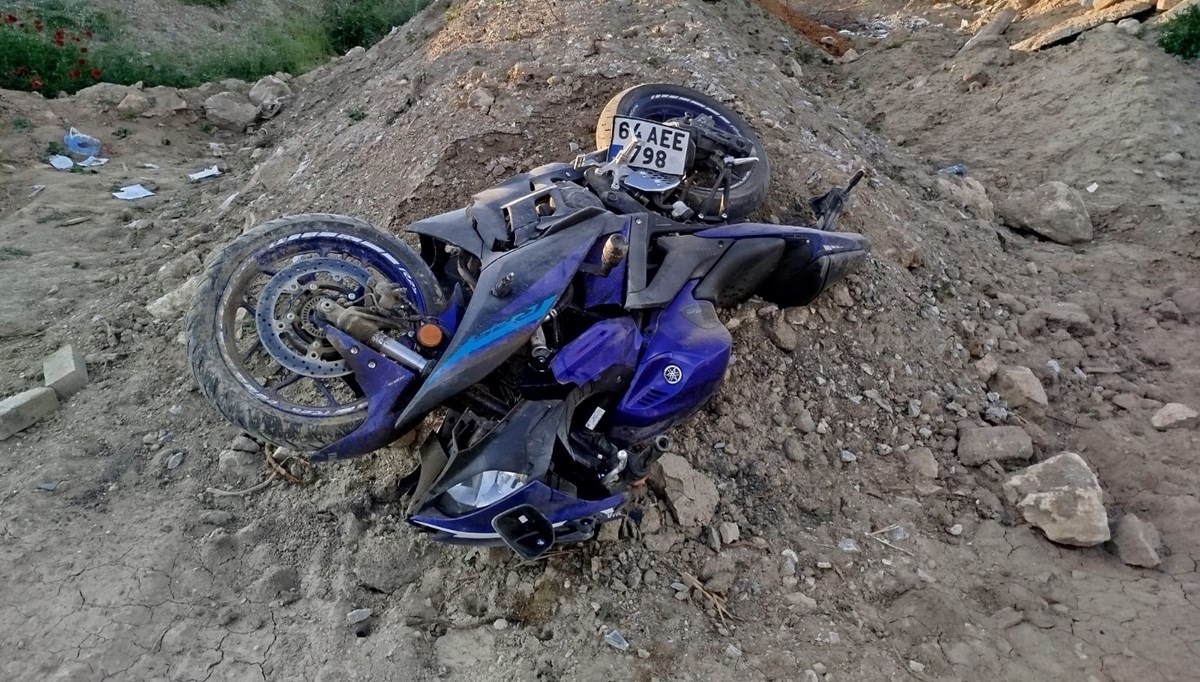 Denizli'de motosiklet yol kenarına devrildi: 2 ölü