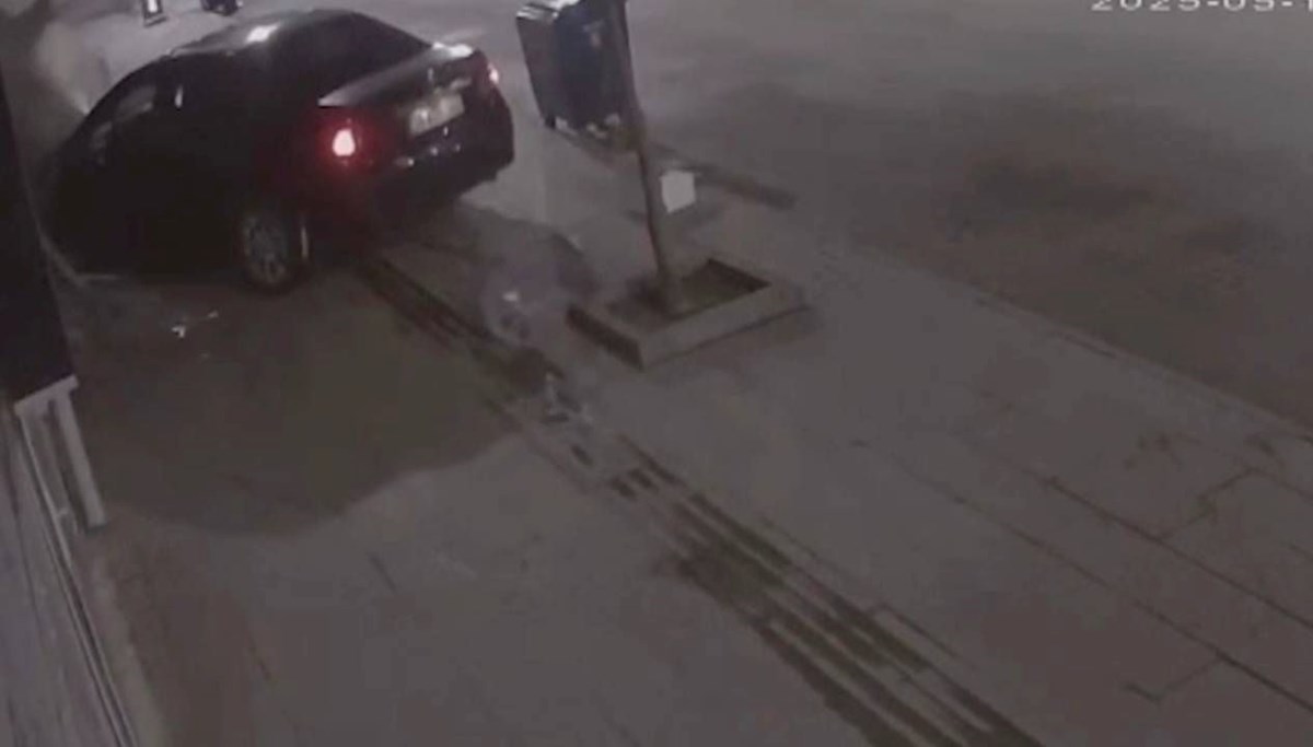 Otomobiliyle iş yerine çarpıp kaçtı