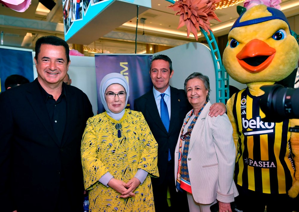Ali Koç, Emine Erdoğan'a Fenerbahçe forması armağan etti 73