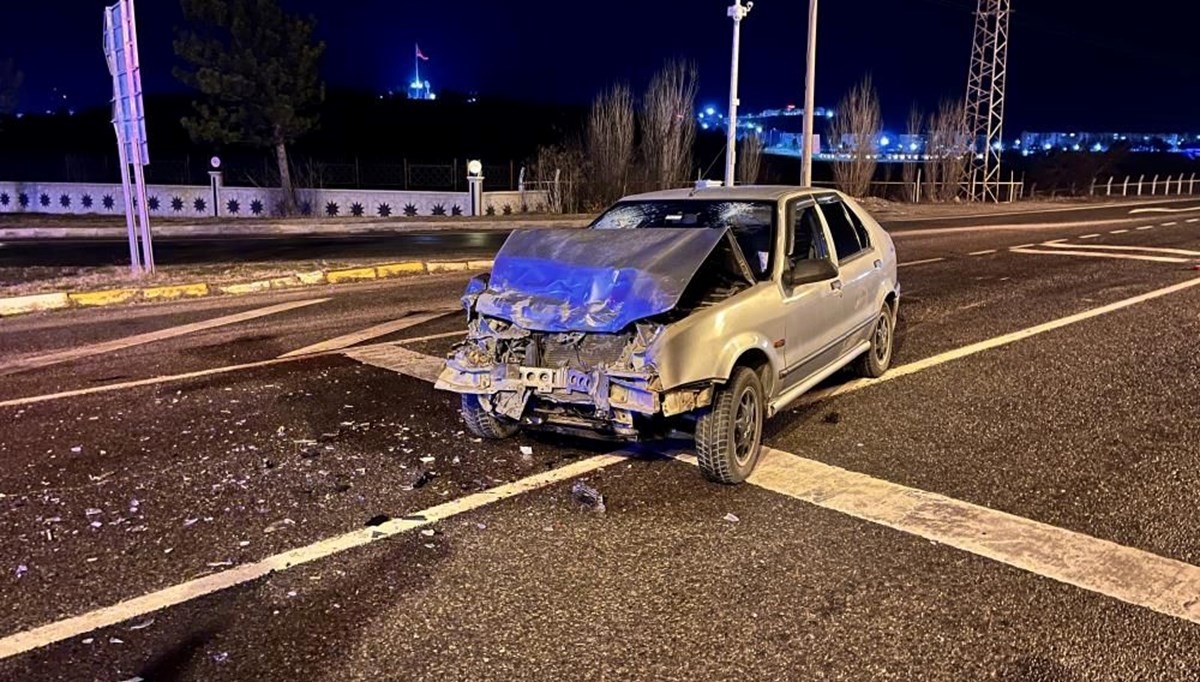 Kayganlaşan yol kazayı beraberinde getirdi: 2 kişi yaralandı