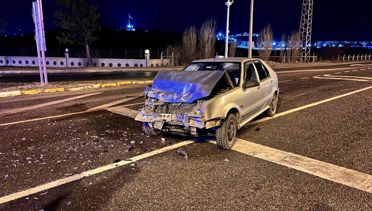 Kayganlaşan yol kazayı beraberinde getirdi: 2 kişi yaralandı Kayganlaşan yol kazayı beraberinde getirdi: 2 kişi yaralandı