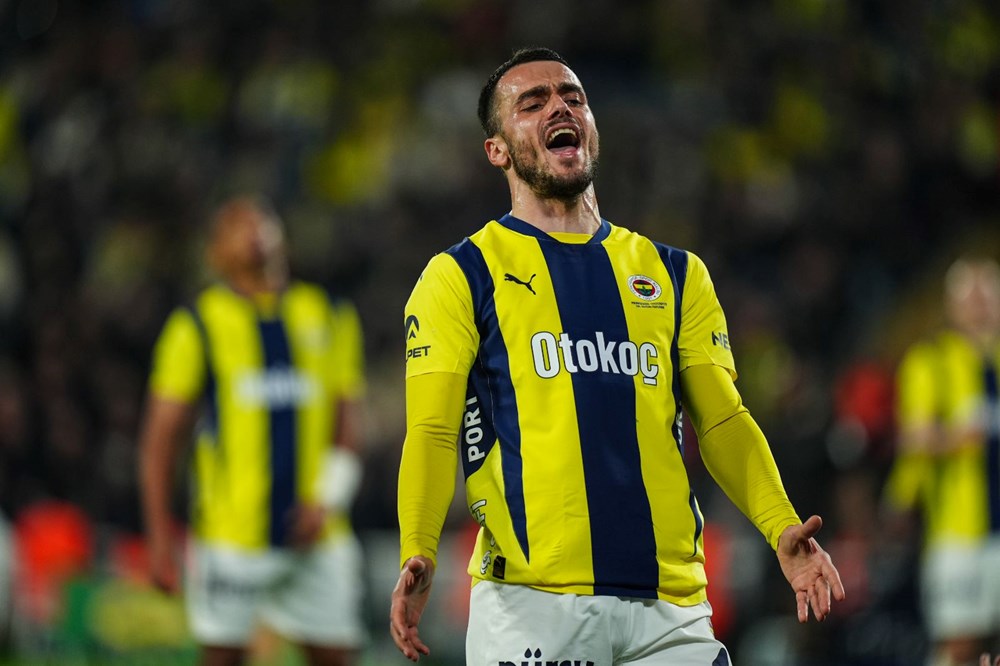 Fenerbahçe'den Kostic kararı: Opsiyonu kullanılacak mı? - 1