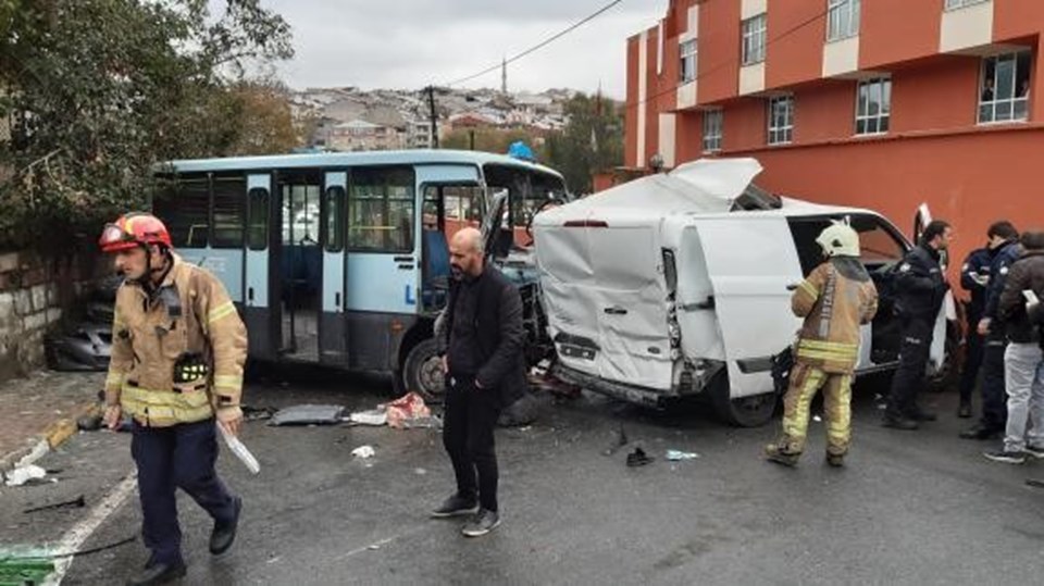 İstanbul Gaziosmanpaşa'da minibüs kaza yaptı: 1'i ağır, 3 yaralı - 1