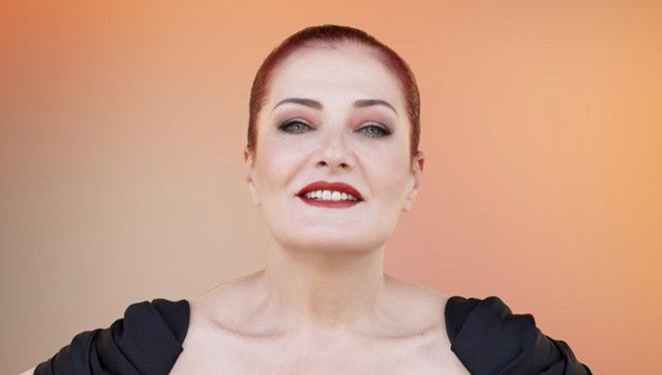 Candan Erçetin ile Barcelona Gipsy Balkan Orchestra aynı sahnede