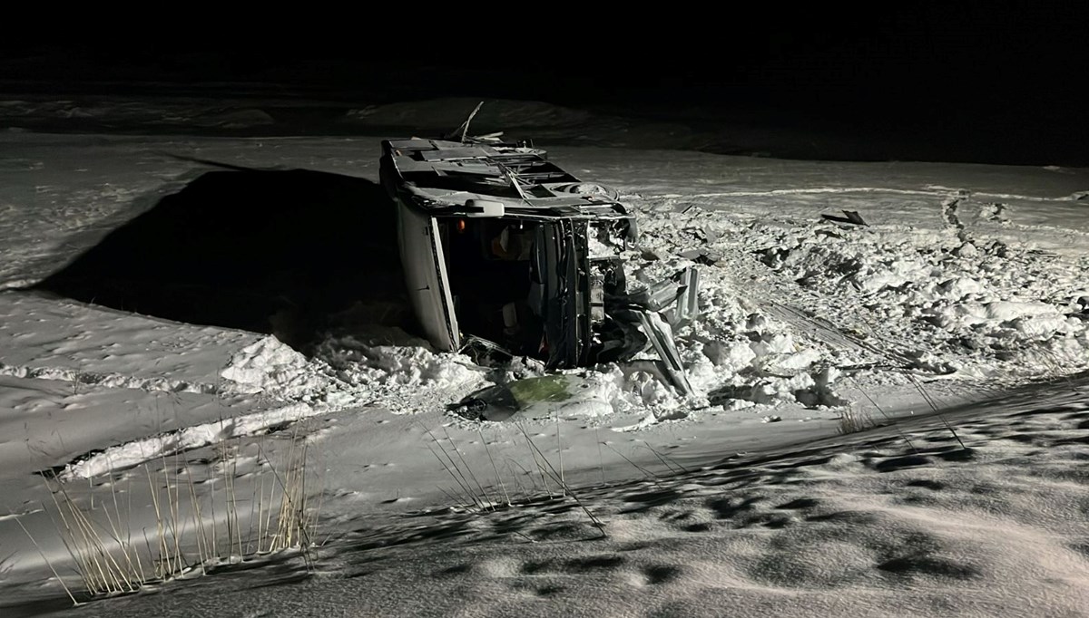 Erzurum'da yolcu otobüsü devrildi: Çok sayıda yaralı var