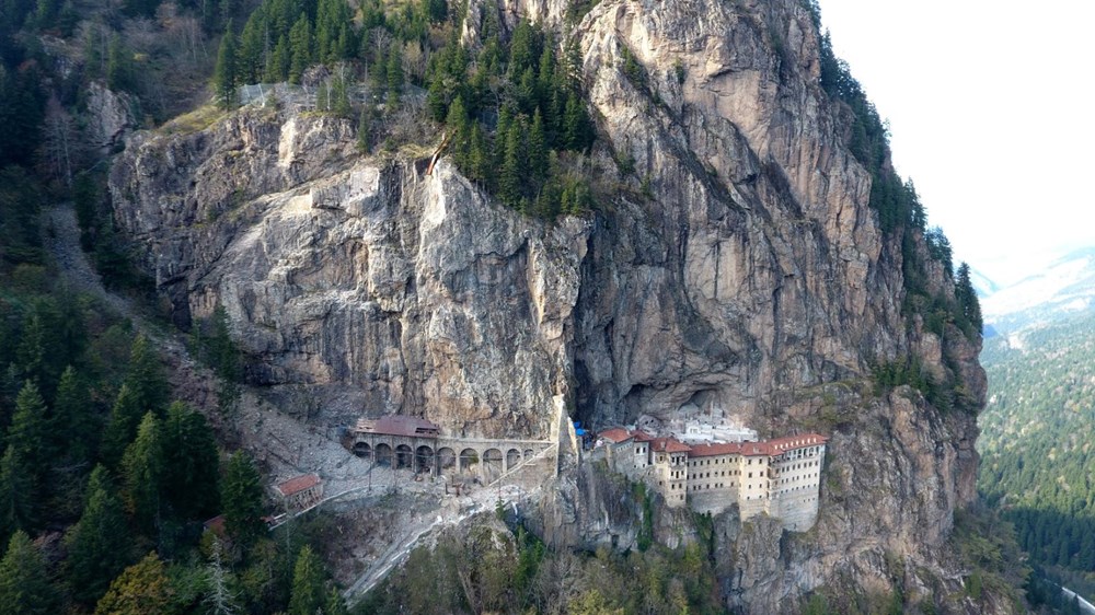 Sümela Manastırı'nı tehdit eden 360 tonluk kaya sabitleniyor - 8