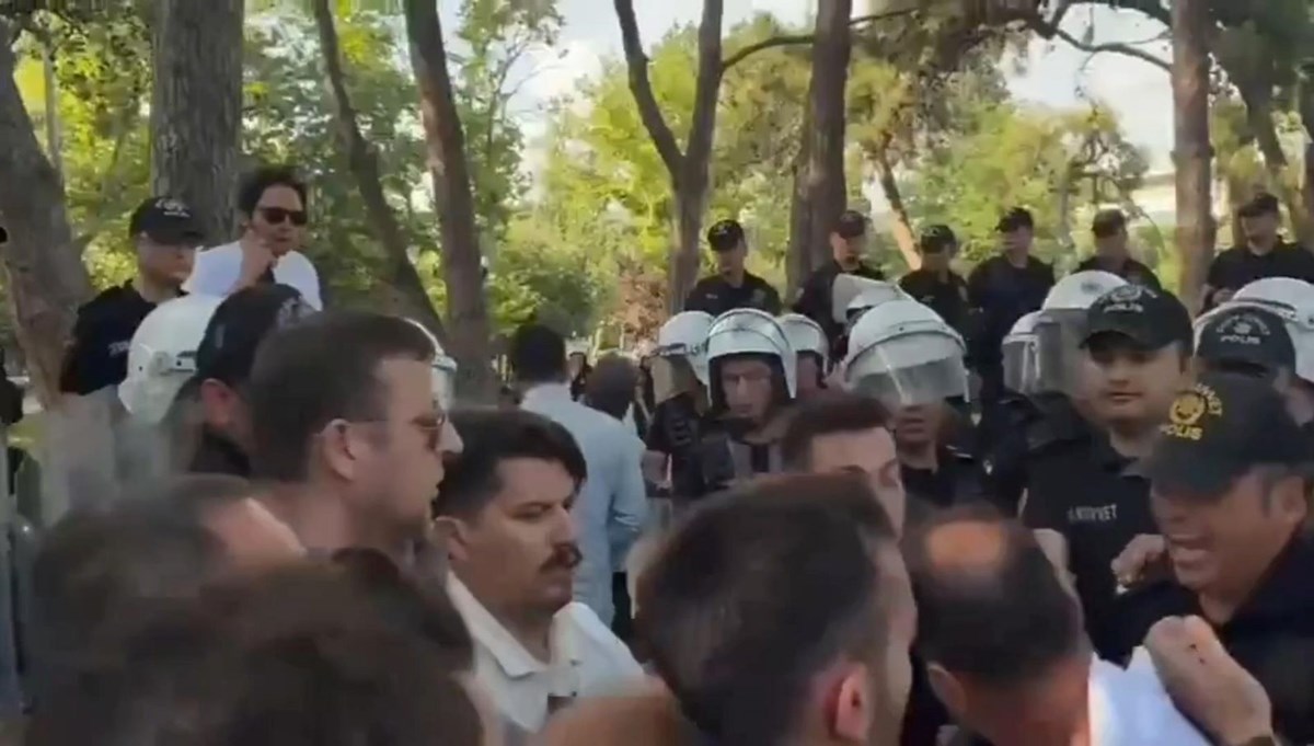 Kadıköy'de izinsiz gösteri