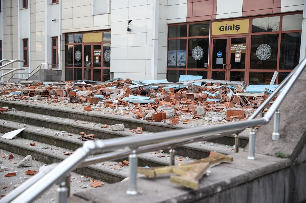 Düzce'deki 5,9'luk deprem adliye binasına hasar verdi - 3