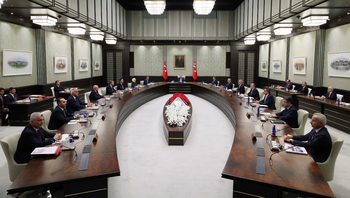 Kabine toplanıyor