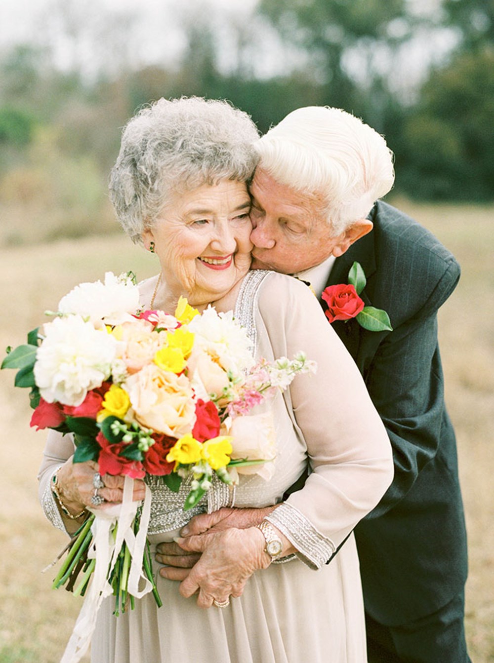 Слово бабушкам на свадьбе. Свадьба бабушки и дедушки. Свадьба пожилой пары. С годовщиной свадьбы. Свадебная фотосессия для пожилой пары.
