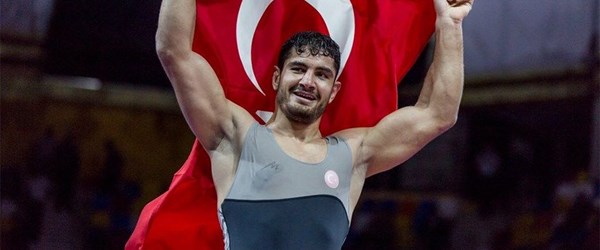 SON DAKİKA: Milli Güreşçi Taha Akgül altın madalya kazandı
