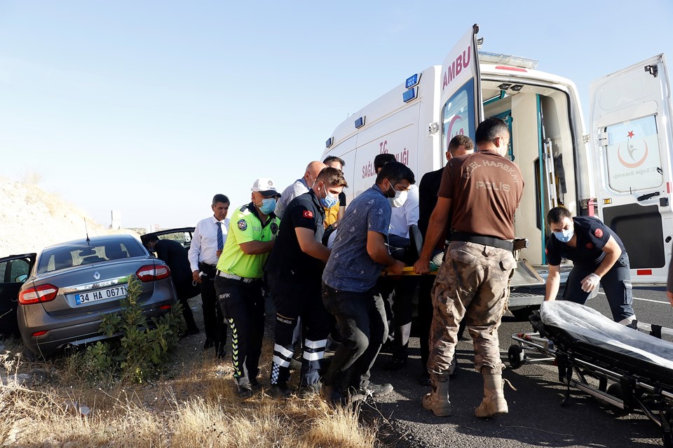 Bakan Karaismailoğlu'nun konvoyunda kaza: 2 yaralı - 2