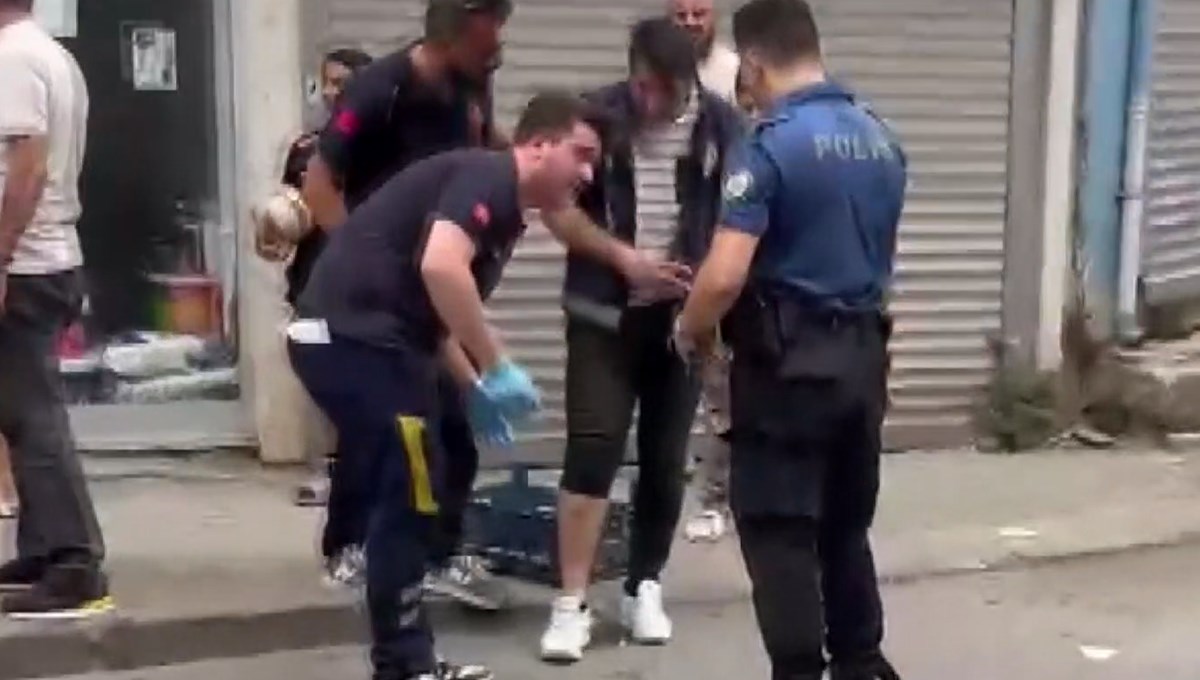 Polislerden birini köpek, diğerini ise sahibi ısırdı
