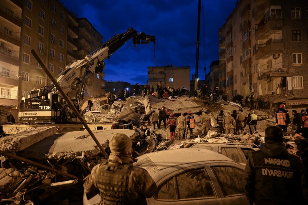 Türkiye yasta... Depremin vurduğu 10 ilden çarpıcı fotoğraflar!