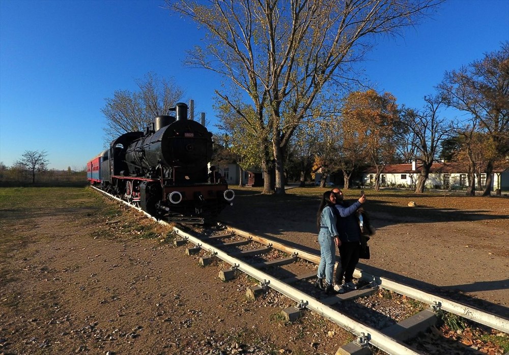 Edirne'de eski tren garı ve kara tren, sonbaharda fotoğraf tutkunlarının gözdesi - 9