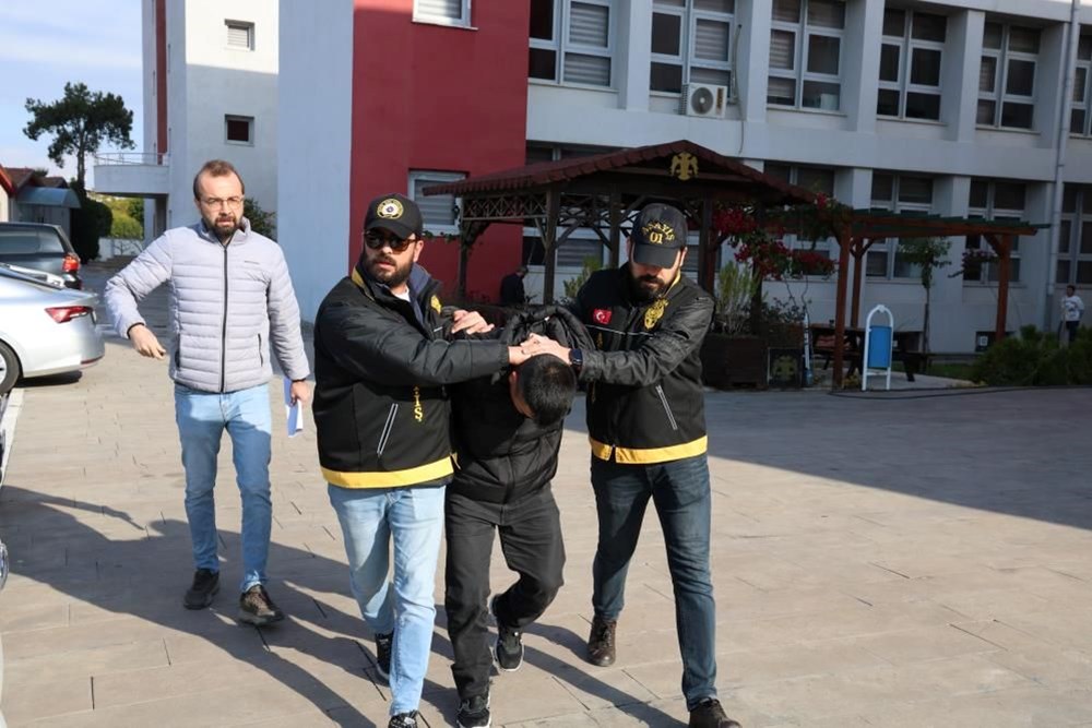 Adana’danİstanbul’a uzanan film gibi kaçış planı: Arka koltuğa yatıp 900 kilometre yolgitti - 6