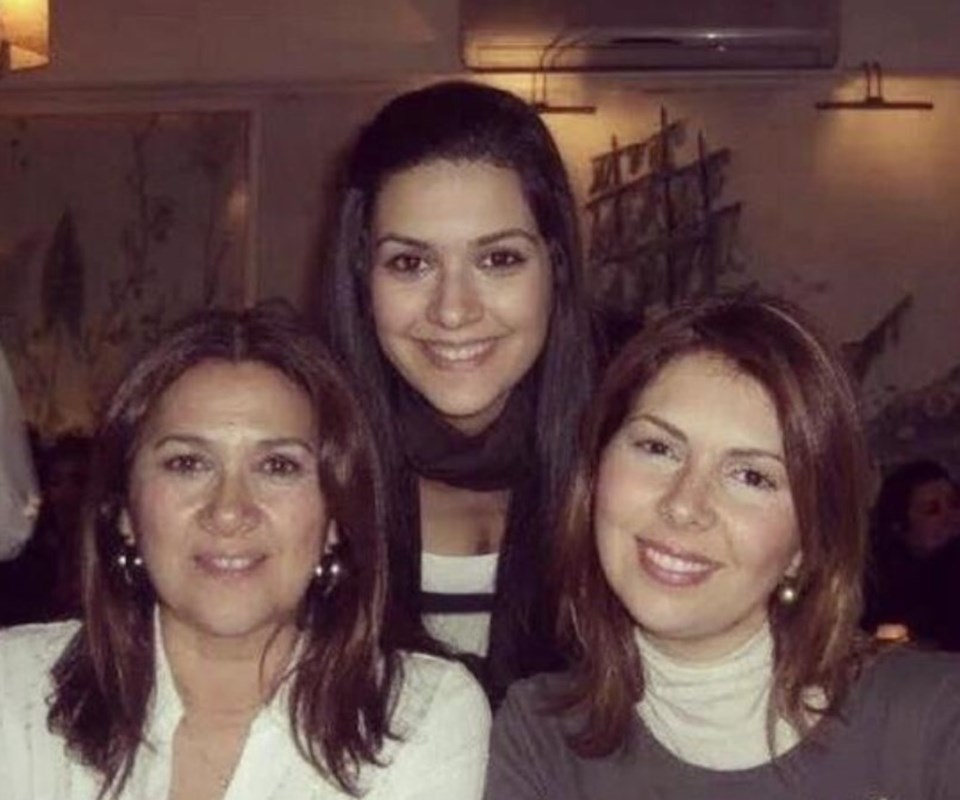Zeynep Korel, bir süre önce yaptığı açıklamada kardeşi Bergüzar ile annesi Hülya Darcan’la barıştığını söylemişti.