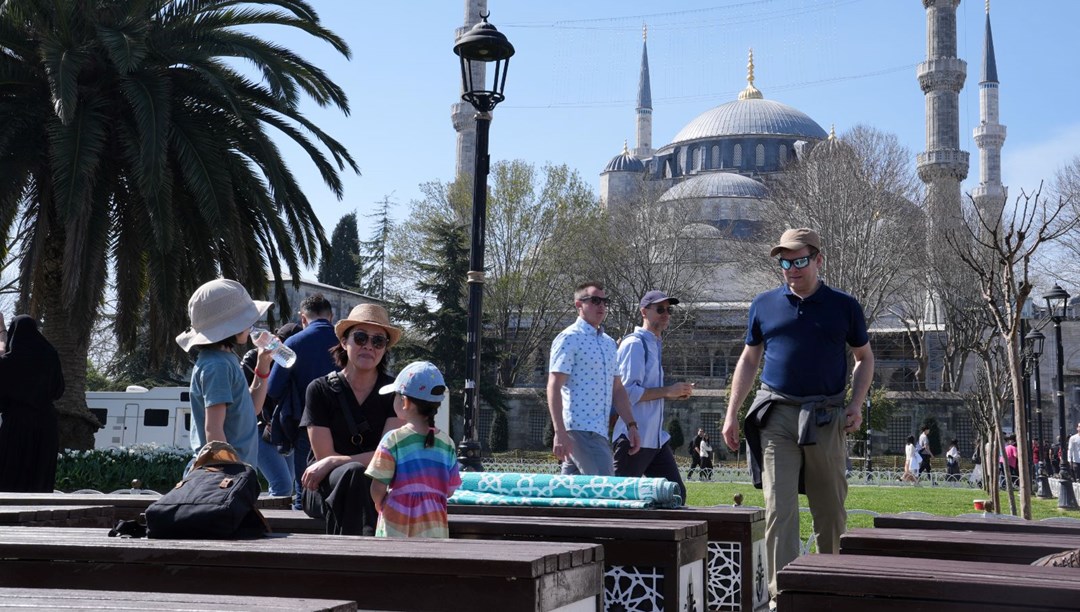 İstanbul'da seçim nedeniyle yollar boş kaldı | Meydanlar yabancı turistlerle doldu