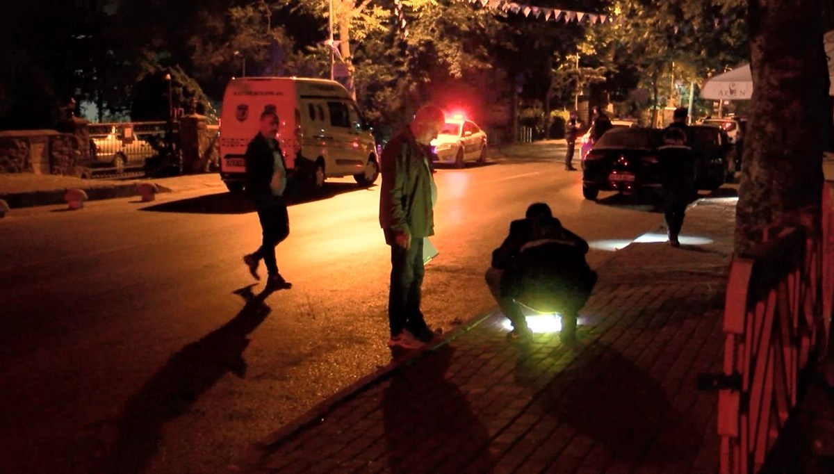 İstanbul'da cadde ortasında çatışma: Yaralılar var İstanbul'da cadde ortasında çatışma: Yaralılar var