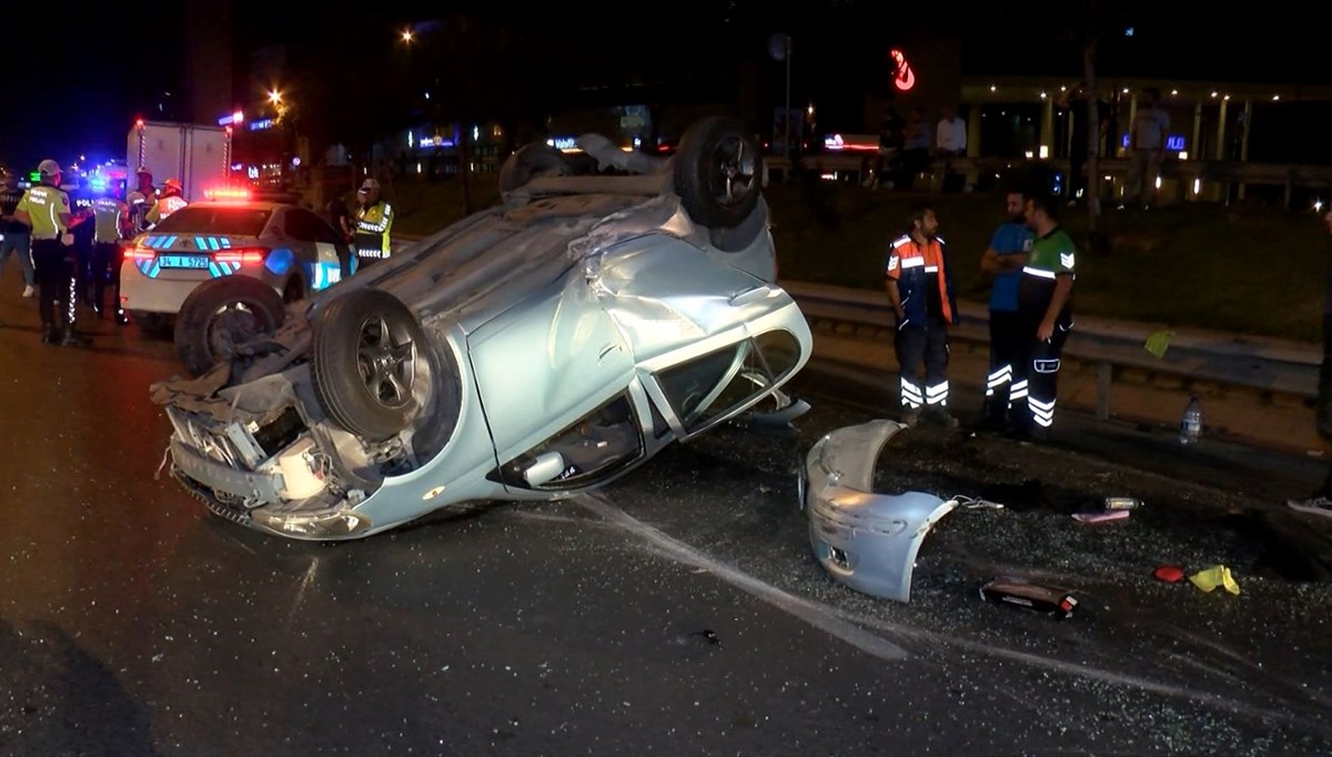 Kadıköy'de trafik kazası: 4 polis yaralandı