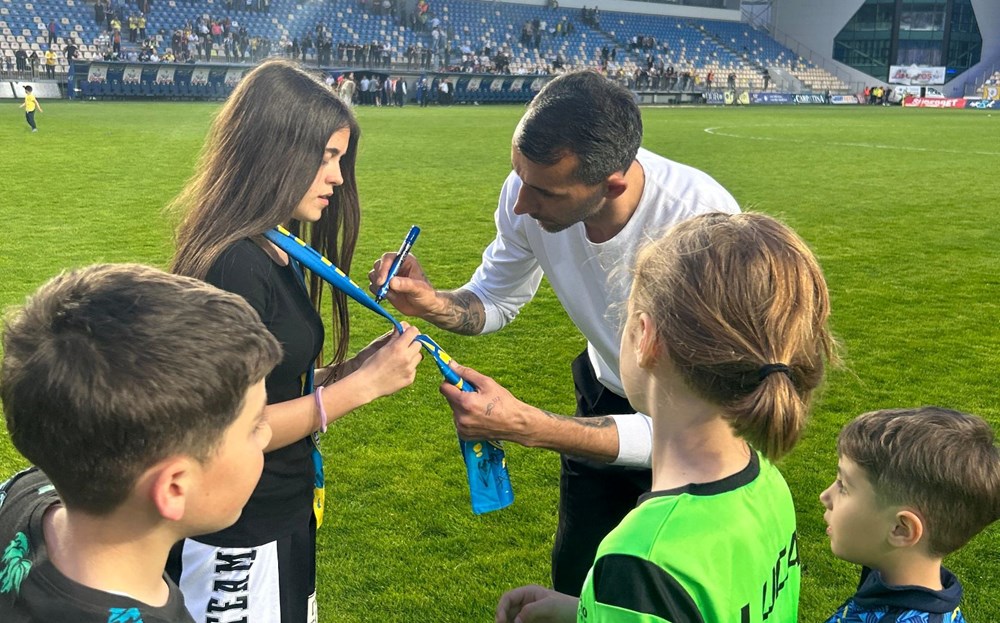 Romanya'da Mehmet Topal fırtınası: Her alanda fark oluşturdu 79 GJj1OJkBf0GpNtJiA7bfSw