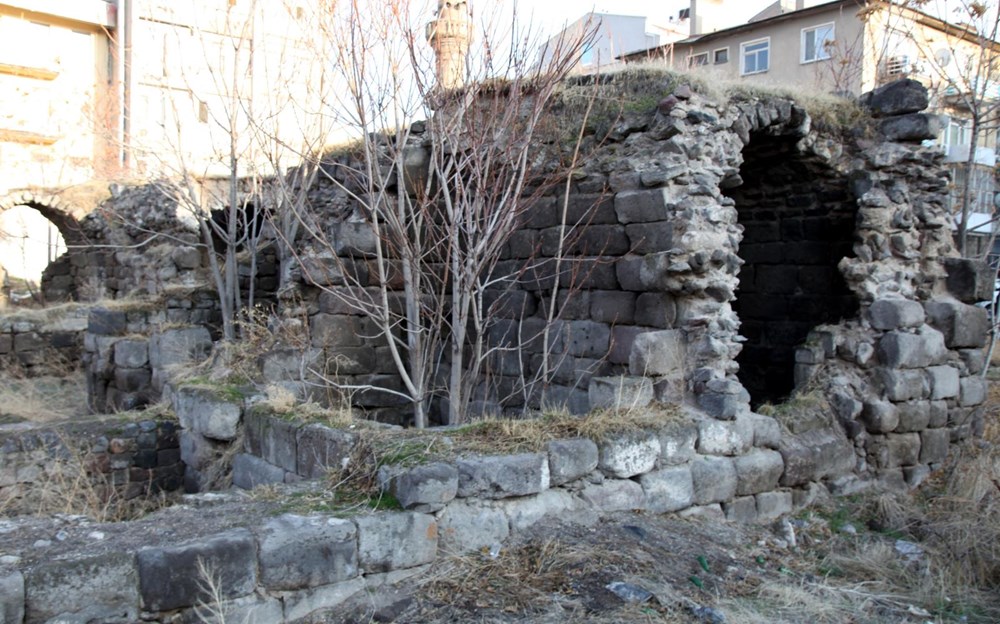 Kayseri'de tarihi medrese harabeye döndü - 2