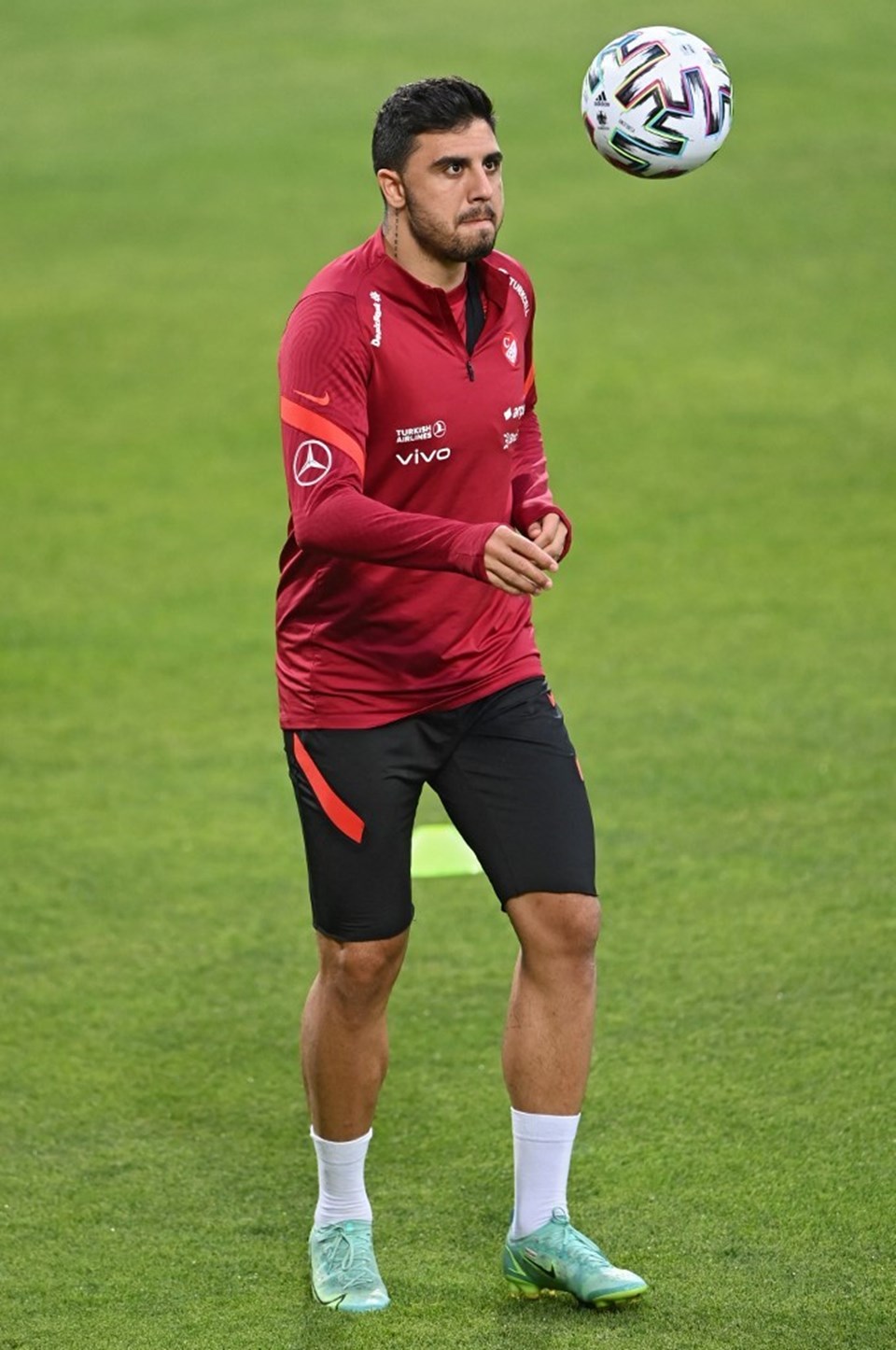 Ozan Tufan Beşiktaş için Türkiye'ye dönüyor - 1