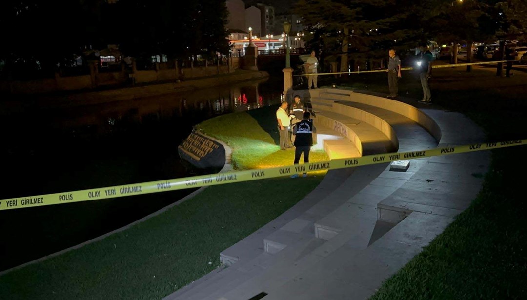 Porsuk Çayı kenarında aniden fenalaştılar: 1 ölü