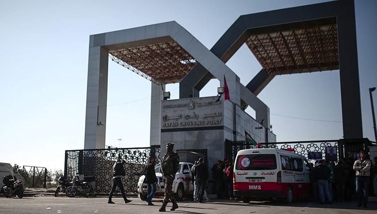 Türk ve KKTC vatandaşları ile yakınlarından oluşan 100 kişi Mısır'a ulaştı Türk ve KKTC vatandaşları ile yakınlarından oluşan 100 kişi Mısır'a ulaştı